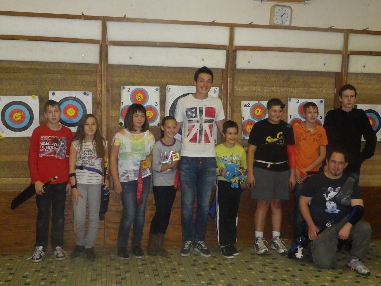 Thomas Koenig de retour de Wuxi et les jeunes archers du club. 